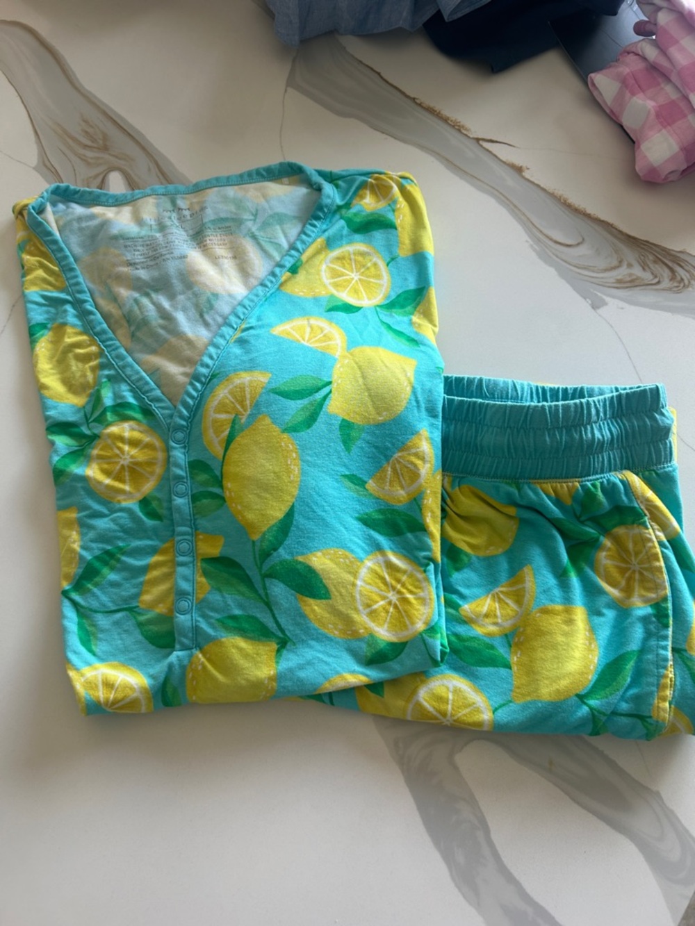 EUC Little Sleepies Women’s XXL Lemon Print Shorts Pajamas 🥰